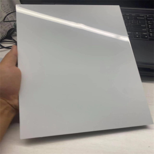 แผ่นผสมอัลลูมิเนียมแบบกระจกกระจกสูง ACP Alucobond Drawing สําหรับแผ่นป้ายโฆษณา ผ้าม่านและตกแต่งภายใน