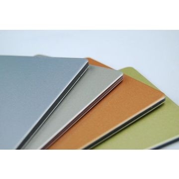 พานอลูมิเนียมประกอบ PVDF พร้อมเคลือบ Nano-PVDF และสีนาโนเมตรที่ทําความสะอาดเองสําหรับการตกแต่งสถาปัตยกรรมที่หรูหราและ 15-