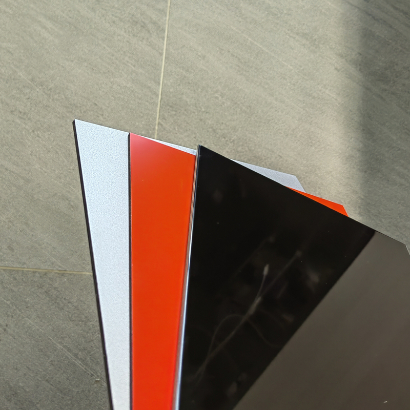 แผ่นผสมอลูมิเนียม PVDF Alucobond ด้วยแกนที่ไม่แตกและผิวที่เนียน