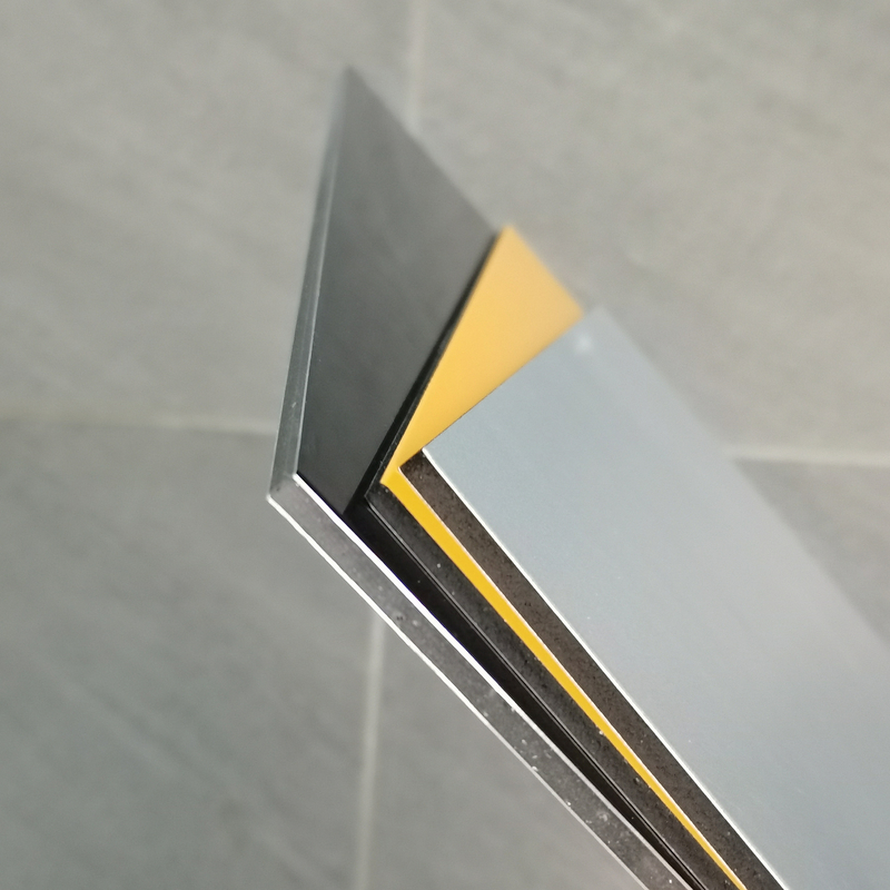 แผ่นผสมอลูมิเนียม PVDF Alucobond ด้วยแกนที่ไม่แตกและผิวที่เนียน