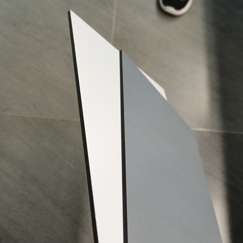 แผ่นผสมอลูมิเนียม PVDF Alucobond ด้วยแกนที่ไม่แตกและผิวที่เนียน