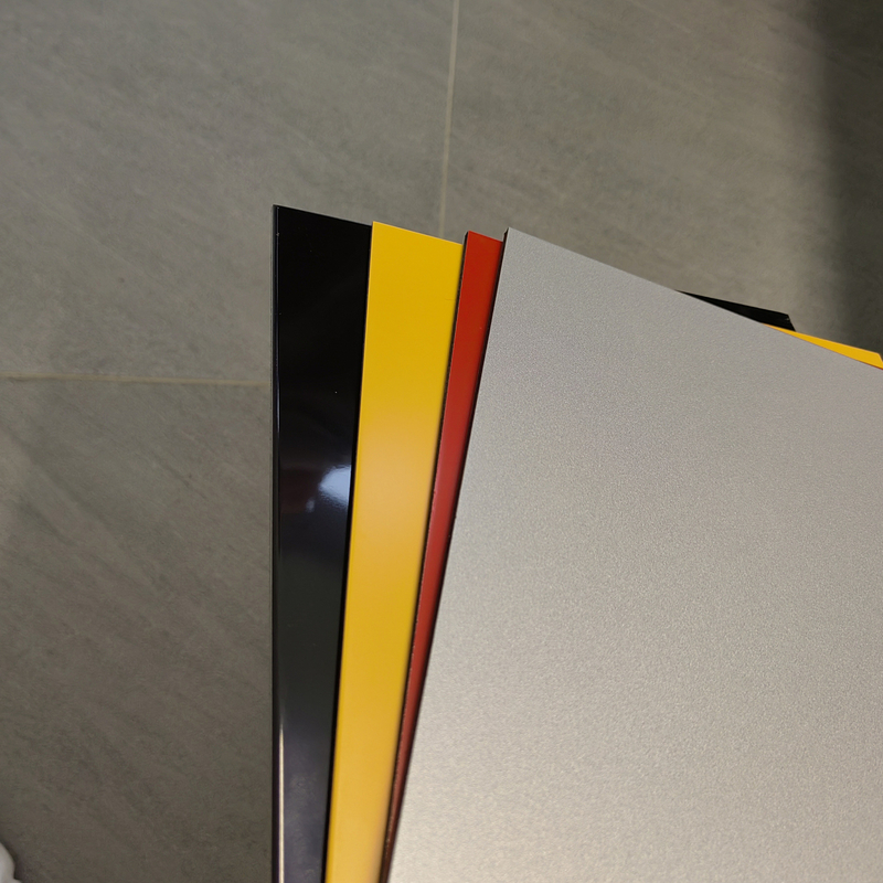 แผ่นผสมอลูมิเนียม PVDF Alucobond ด้วยแกนที่ไม่แตกและผิวที่เนียน
