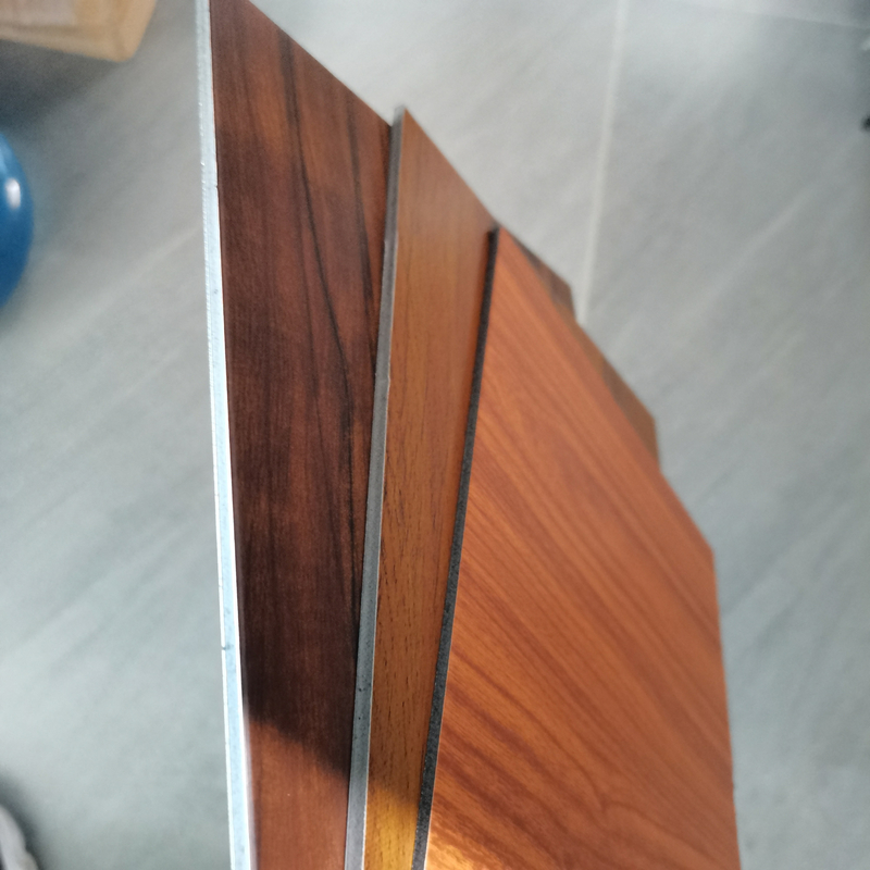 ขนาดและสีหลากหลายที่มีให้เลือกสําหรับแผ่นผสมอัลลูมิเนียมไม้ที่มีแผ่น PVDF Film Lamination