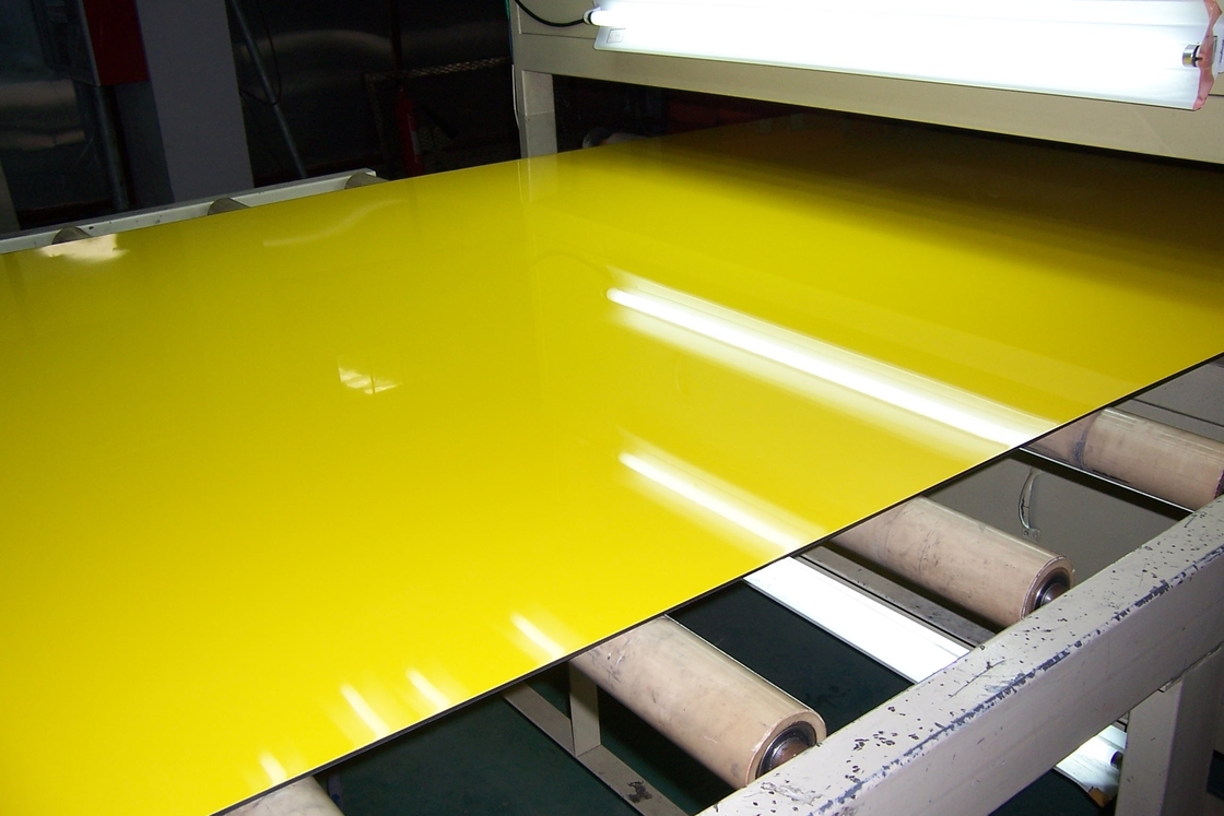 3050mm ความยาว Brushed Aluminium Polyvinylidene Fluoride Panel สําหรับพื้นผิวเรียบและทนทาน