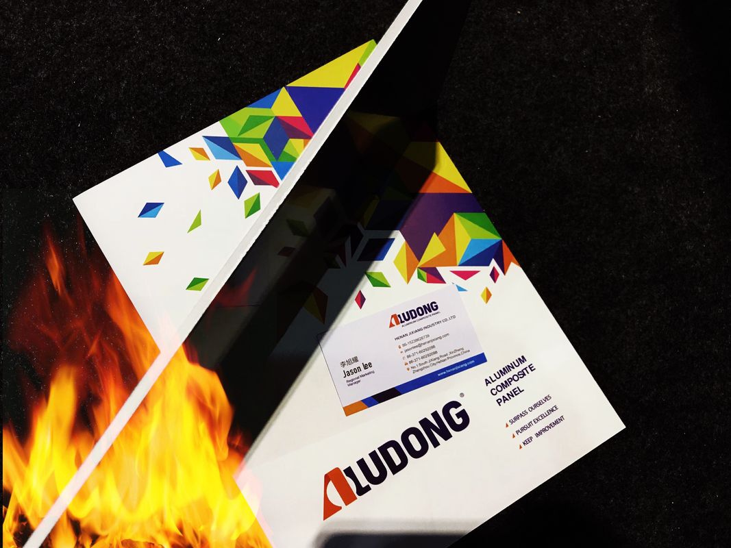 4 * 0.50 มิลลิเมตร แผ่นผสมอลูมิเนียมไม่เผาไหม้ประเภท A2 สําหรับหน้าผนัง, ผนังม่าน