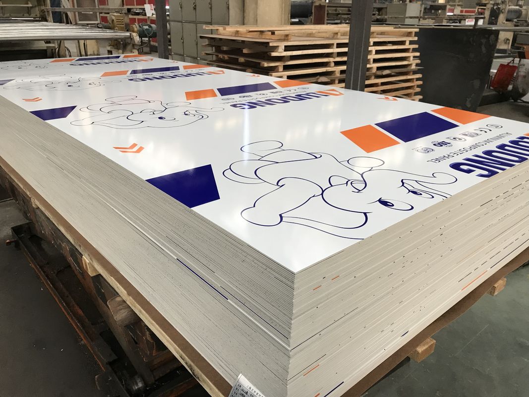 ความสามารถในการผลิตขนาดใหญ่ ACP Sheet 3mm, Nano Coating, Anti-Mould & Weather-Resistant สําหรับครัว ร้านอาหาร CE Certified