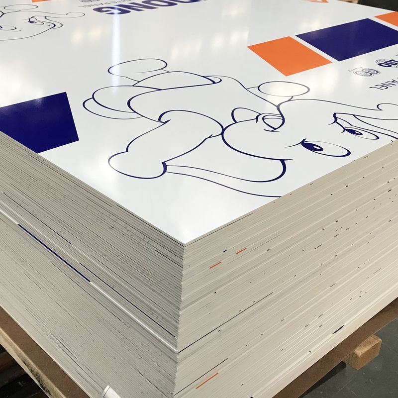 4 * 0.50 มิลลิเมตร แผ่นผสมอลูมิเนียมไม่เผาไหม้ประเภท A2 สําหรับหน้าผนัง, ผนังม่าน