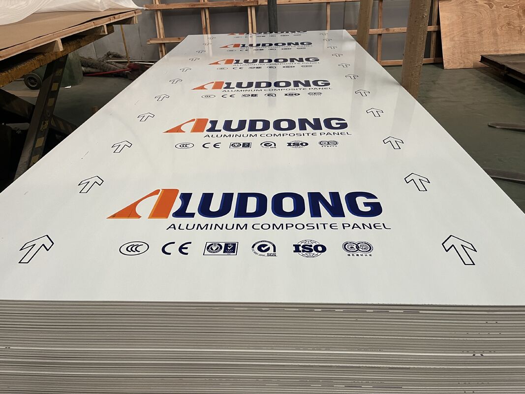 FR B1 เกรดกันไฟ ACP ACM ALUCOBOND สําหรับอาคาร ผนังภายนอกและภายใน