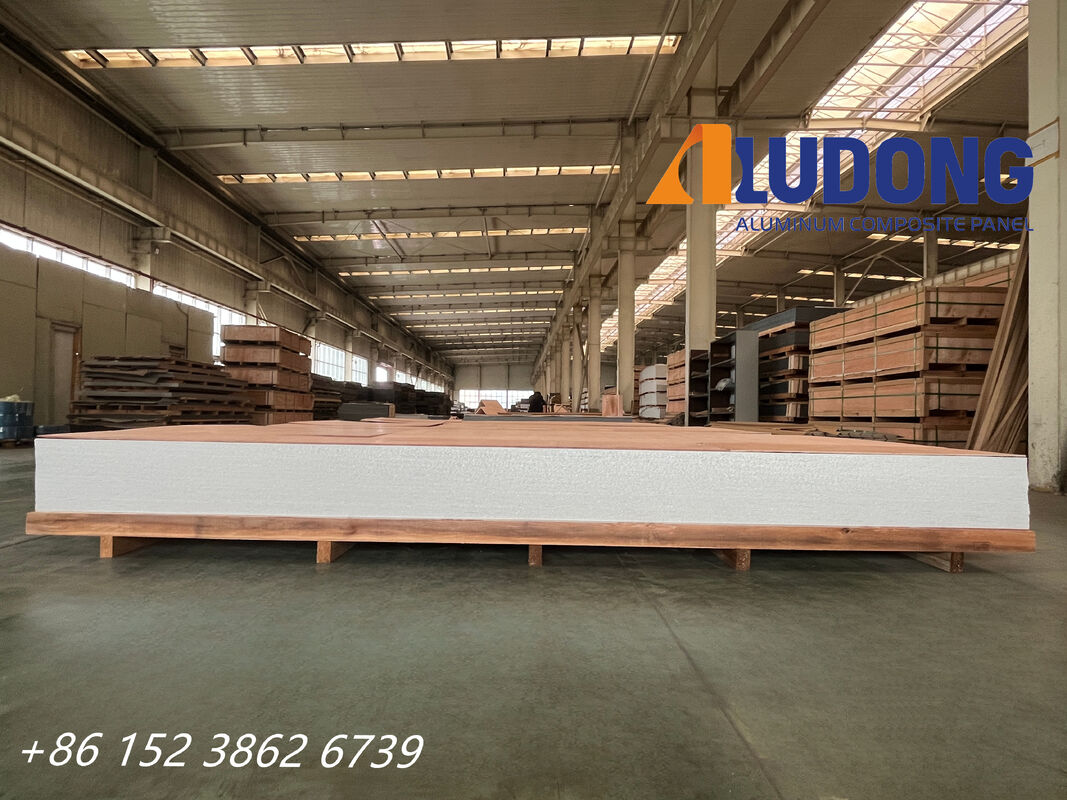 FR B1 เกรด PVDF ผนังผสมอลูมิเนียมกันไฟเคลือบ 4 มม ความหนาสําหรับอาคาร
