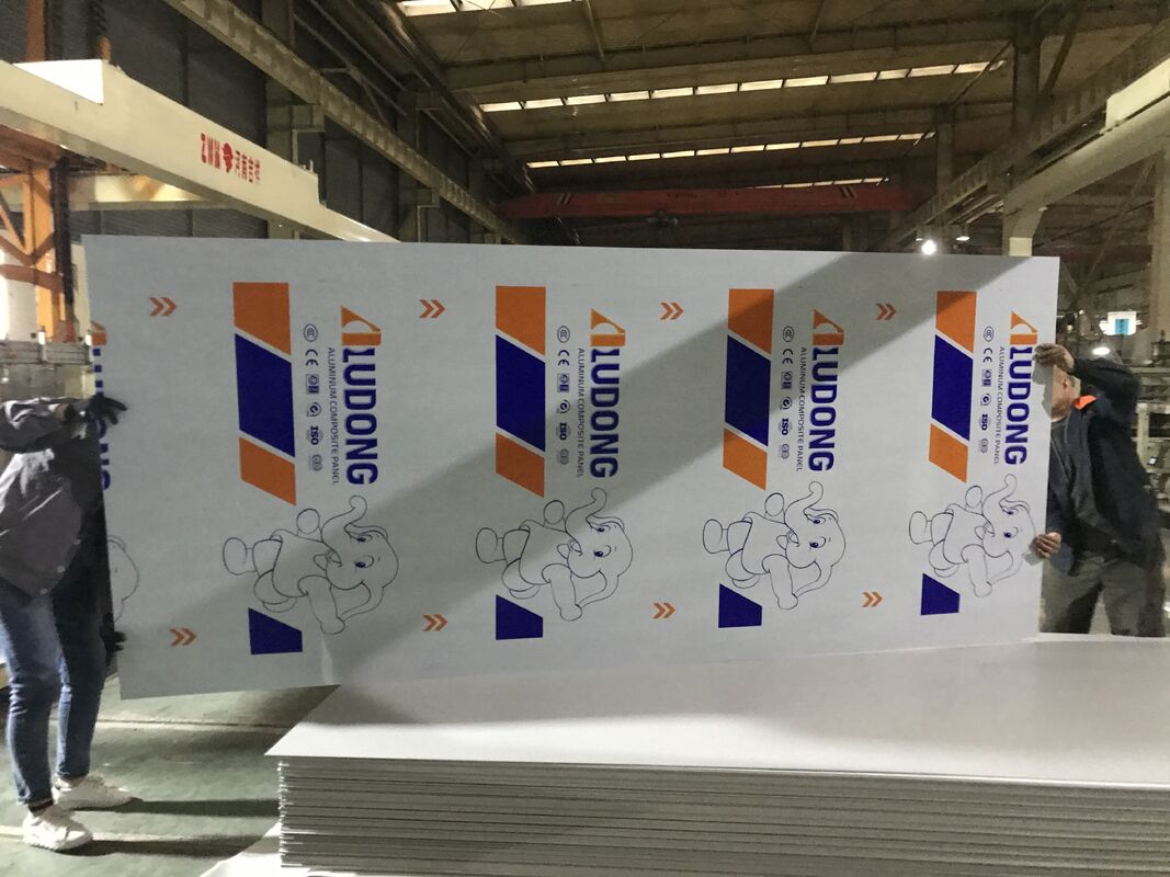 4mm High Gloss PVDF Aluminum Composite Panel Weatherproof Facade Cladding for Curtain Wall