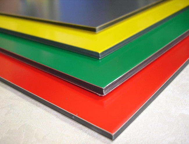 ขายร้อน แผ่นผสมอัลลูมิเนียม 4x8 ฟุต PVDF PE ผิวเคลือบ กันไฟ น้ําหนักเบา Custom มีให้เลือกสําหรับตกแต่งภายในภายนอก