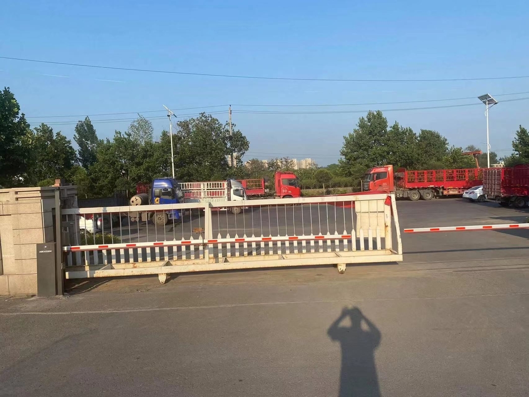25um-30um PVDF ผนังผสมอลูมิเนียมสําหรับหน้าต่างอาคารที่ทันสมัยและเรียบ