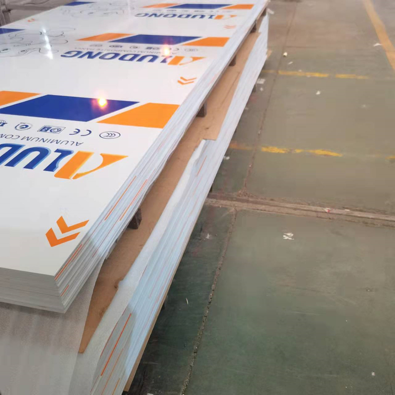 25um-30um PVDF ผนังผสมอลูมิเนียมสําหรับหน้าต่างอาคารที่ทันสมัยและเรียบ