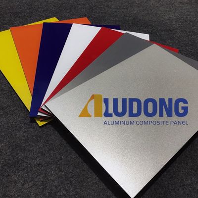 4mm PVDF Aluminium Composite Panel สำหรับภายนอกอาคาร, การหุ้มอาคาร